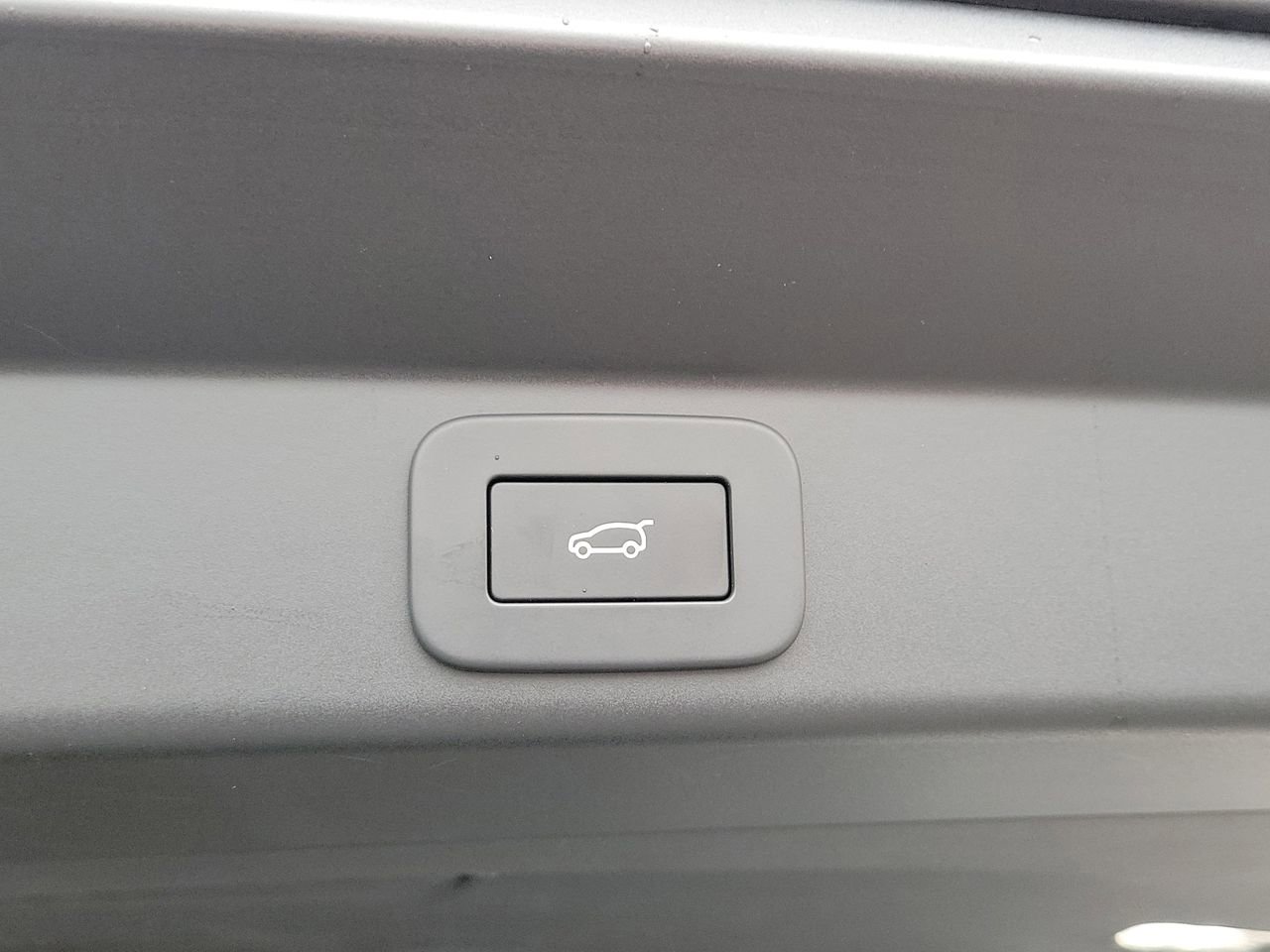 Used 2025 Land Rover Range Rover Sport SE image 9