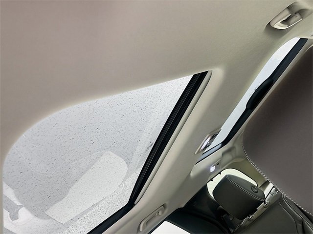 Used 2024 Land Rover Discovery S image 14