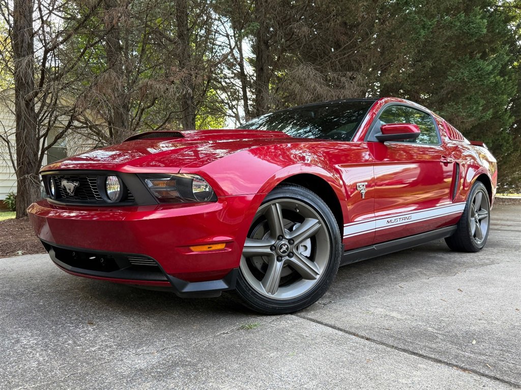 Used 2010 Ford Mustang GT Premium video 2