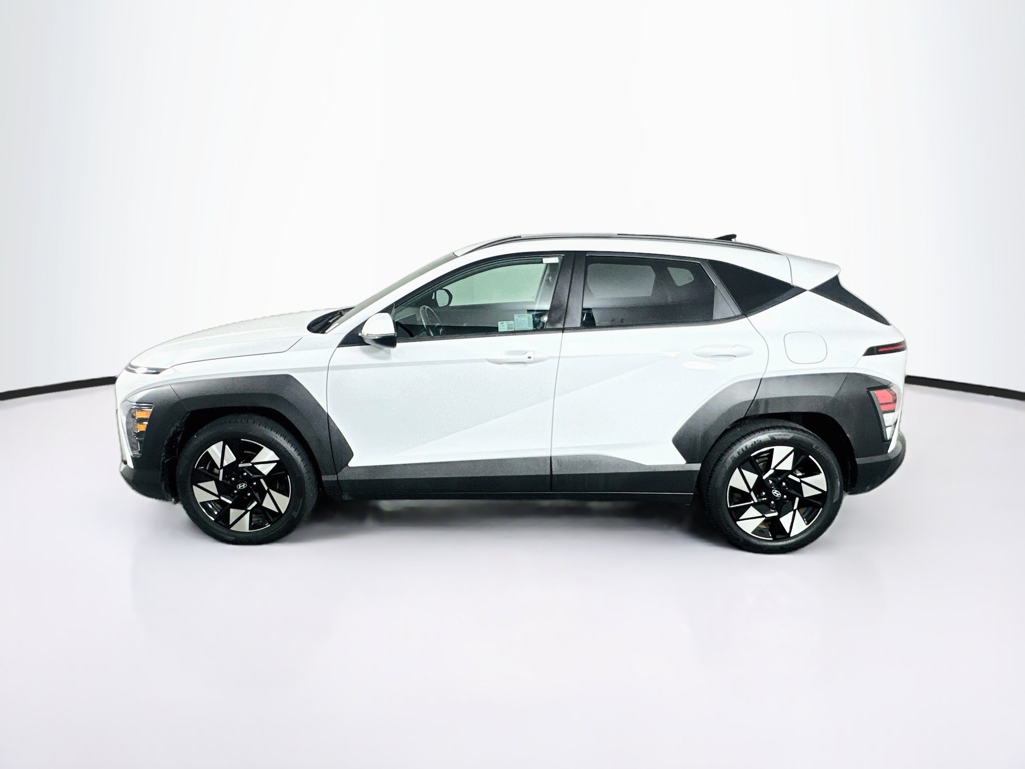Used 2025 Hyundai Kona SEL FWD image 4