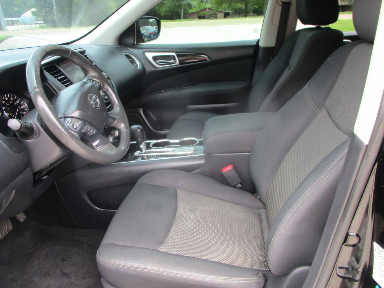 Used 2017 Nissan Pathfinder SV FWD image 14