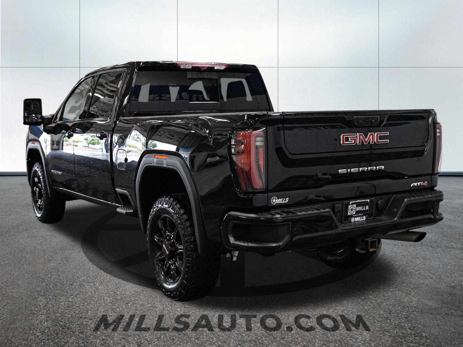 Used 2024 GMC Sierra 3500 AT4 w/ Technology Package AWD/4WD image 5