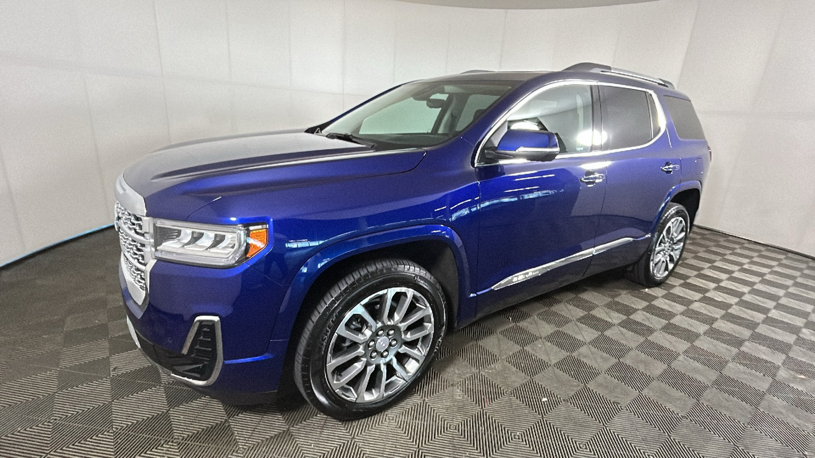 Used 2023 GMC Acadia Denali w/ Denali Technology Package AWD/4WD image 8