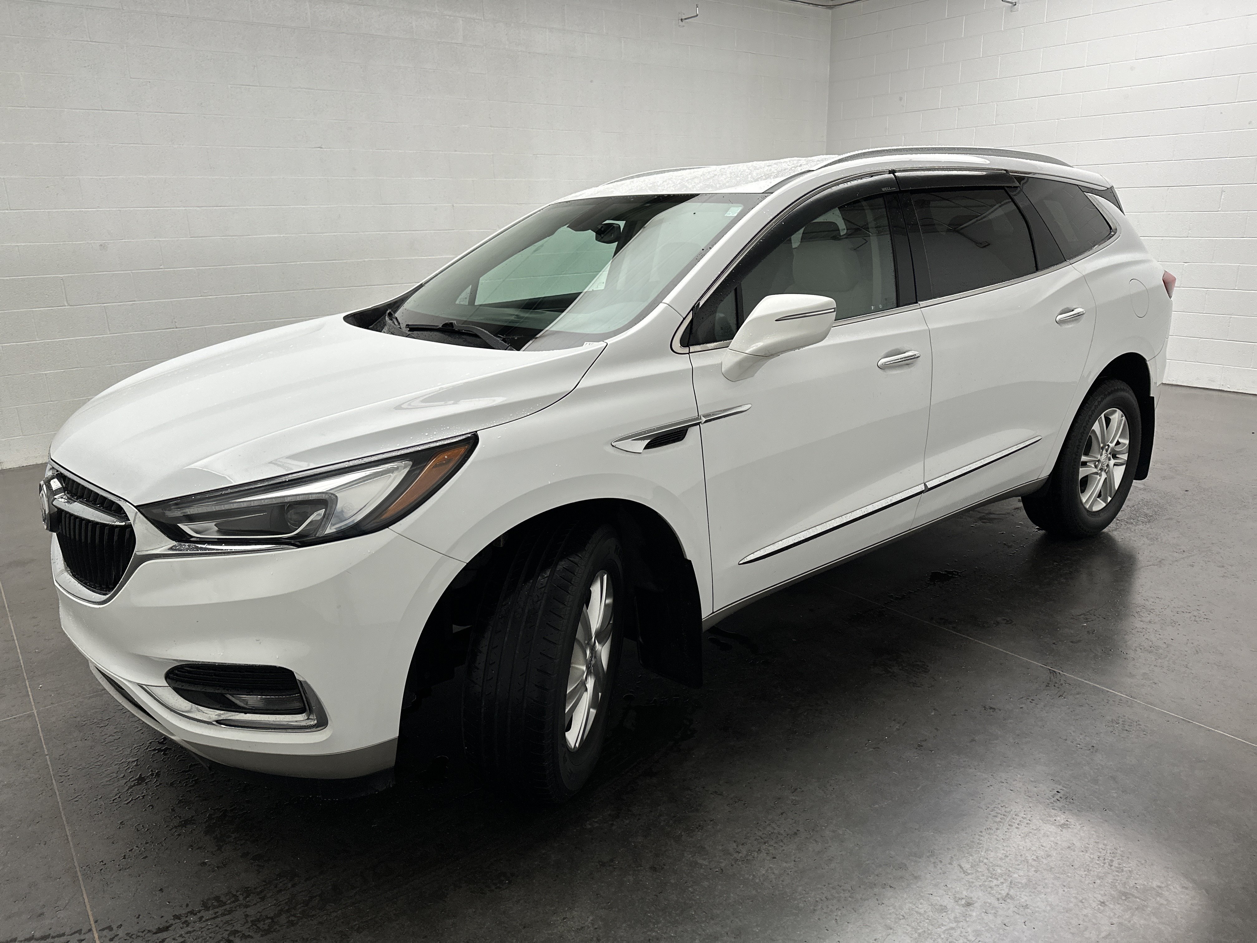 Used 2020 Buick Enclave Essence w/ Sound and Sites Package FWD image 4