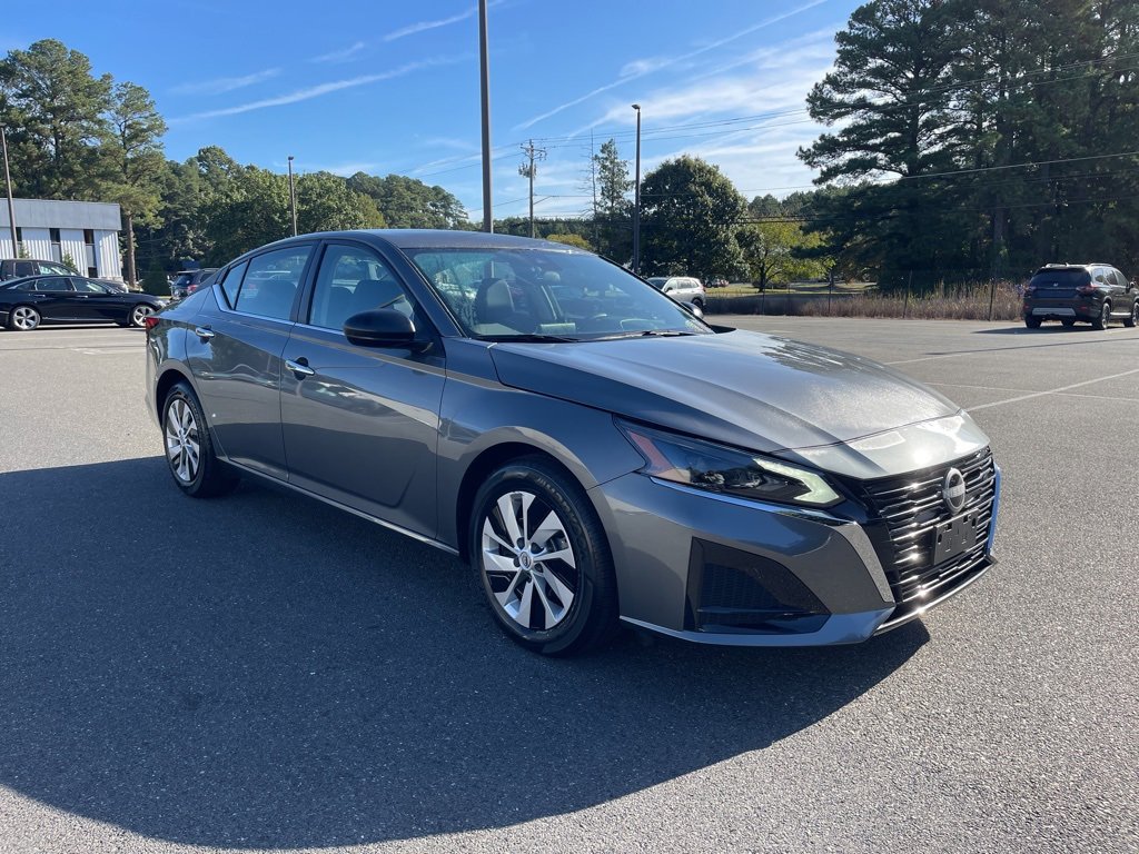 Used 2025 Nissan Altima 2.5 S image 4