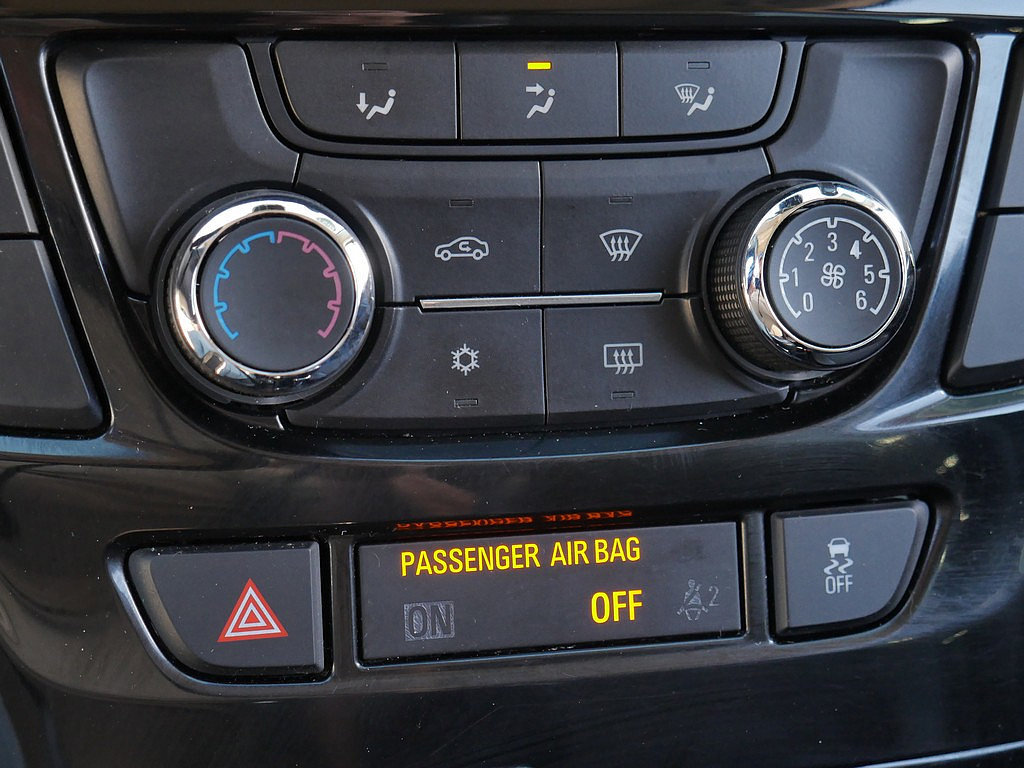 Used 2021 Buick Encore Preferred AWD/4WD image 37