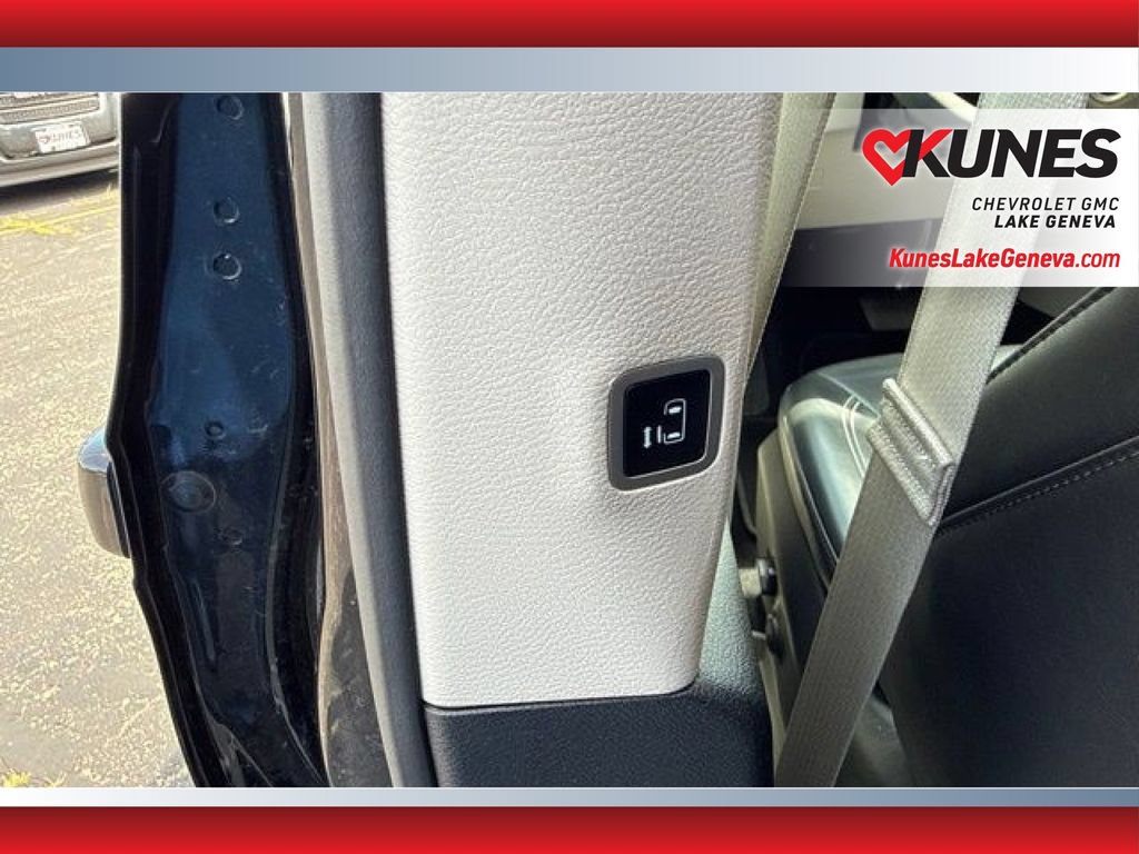Used 2023 Chrysler Pacifica Touring-L FWD image 14