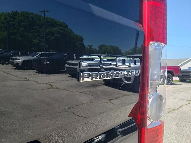 New 2024 RAM ProMaster 2500 w/ Quick Order Package 22G SLT image 11