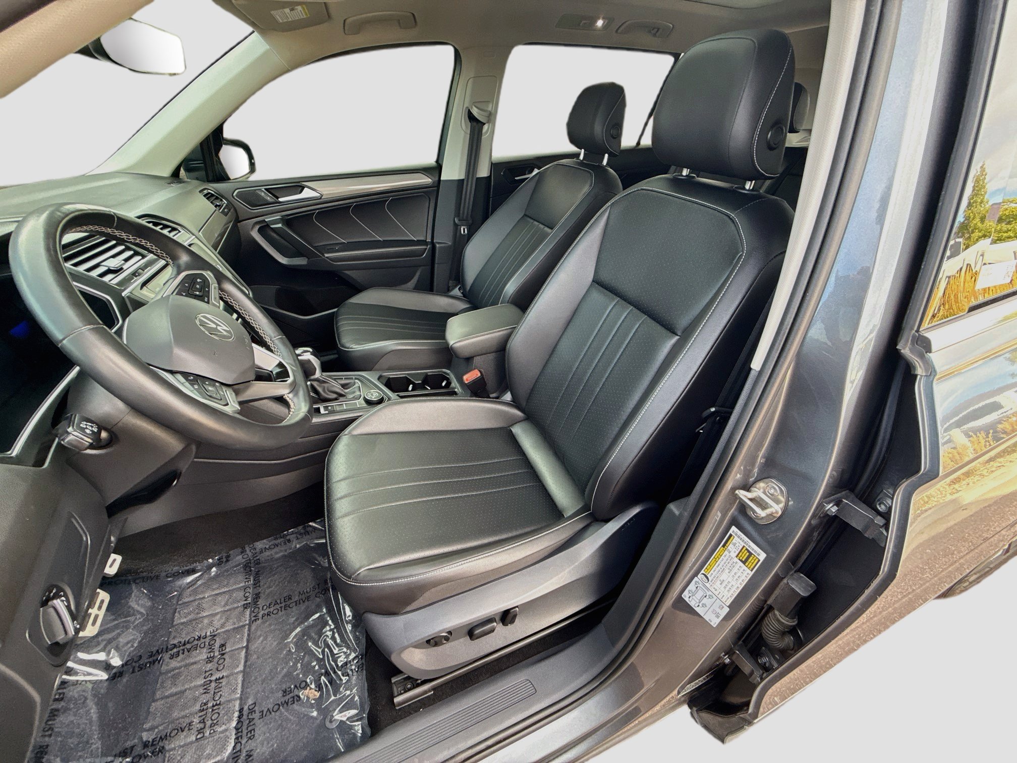 Used 2022 Volkswagen Tiguan SE w/ Panoramic Sunroof Package AWD/4WD image 13