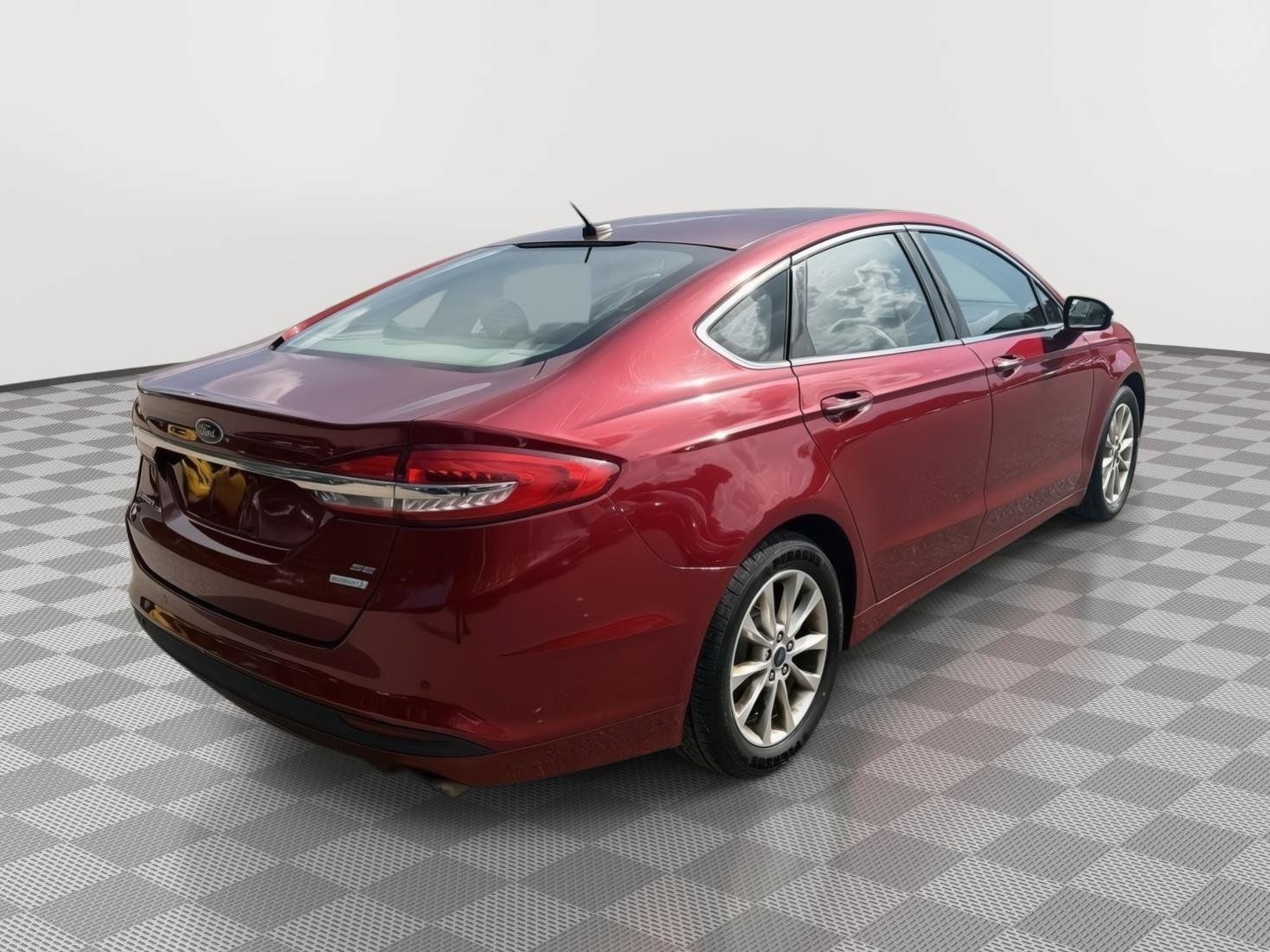 Used 2017 Ford Fusion SE w/ Fusion SE Technology Package FWD image 8