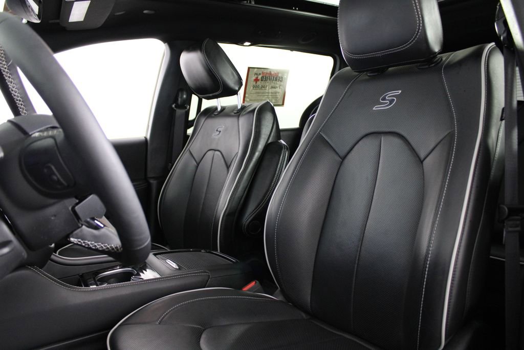 Used 2025 Chrysler Pacifica Limited image 17