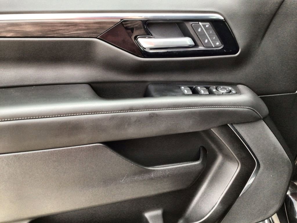 Used 2025 Chevrolet Tahoe LT image 23