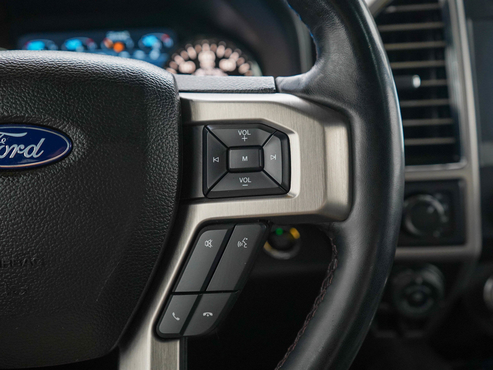 Used 2018 Ford F150 Platinum w/ Equipment Group 701A Luxury AWD/4WD image 24