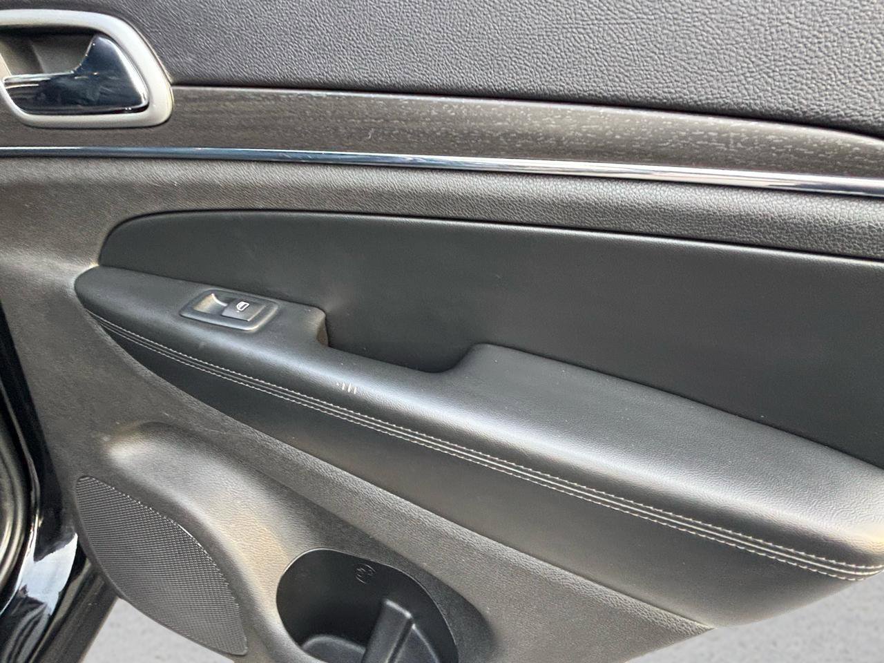 Used 2018 Jeep Grand Cherokee Limited AWD/4WD image 20