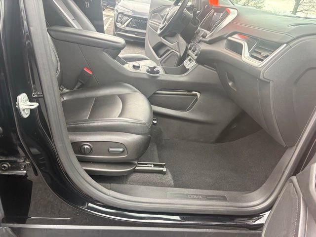 Certified 2023 GMC Terrain SLT w/ Elevation Edition image 15