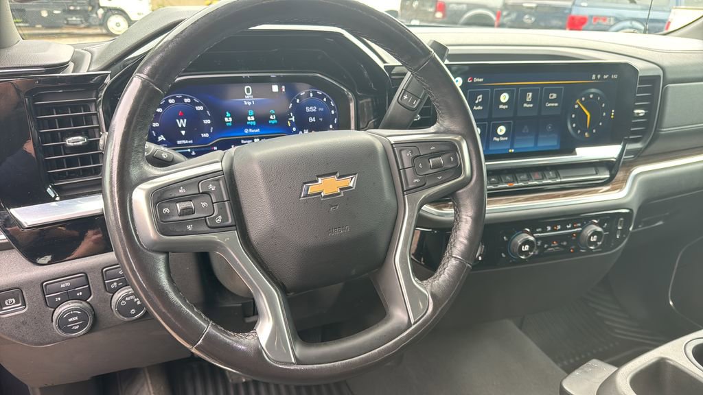 Used 2022 Chevrolet Silverado 1500 LT image 13