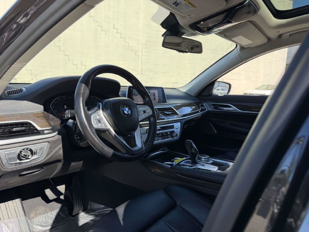 Used 2022 BMW 740i xDrive AWD/4WD image 23