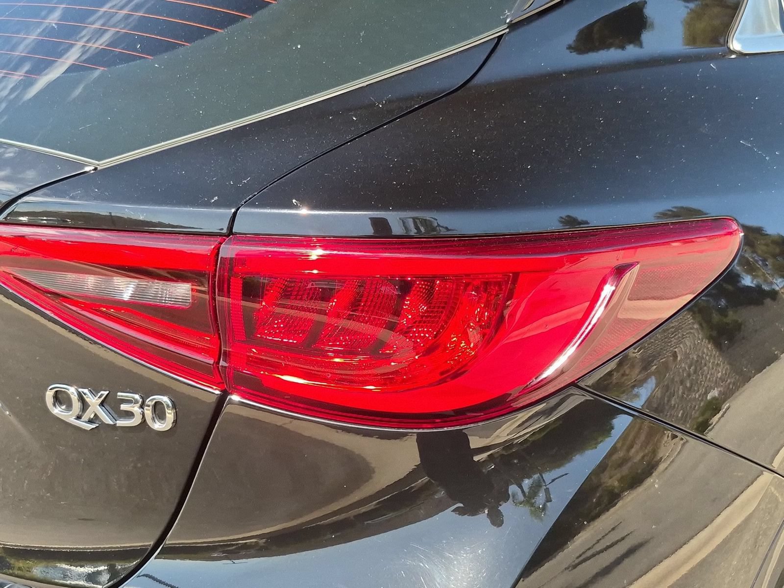 Used 2019 INFINITI QX30 w/ Navigation Package FWD image 11