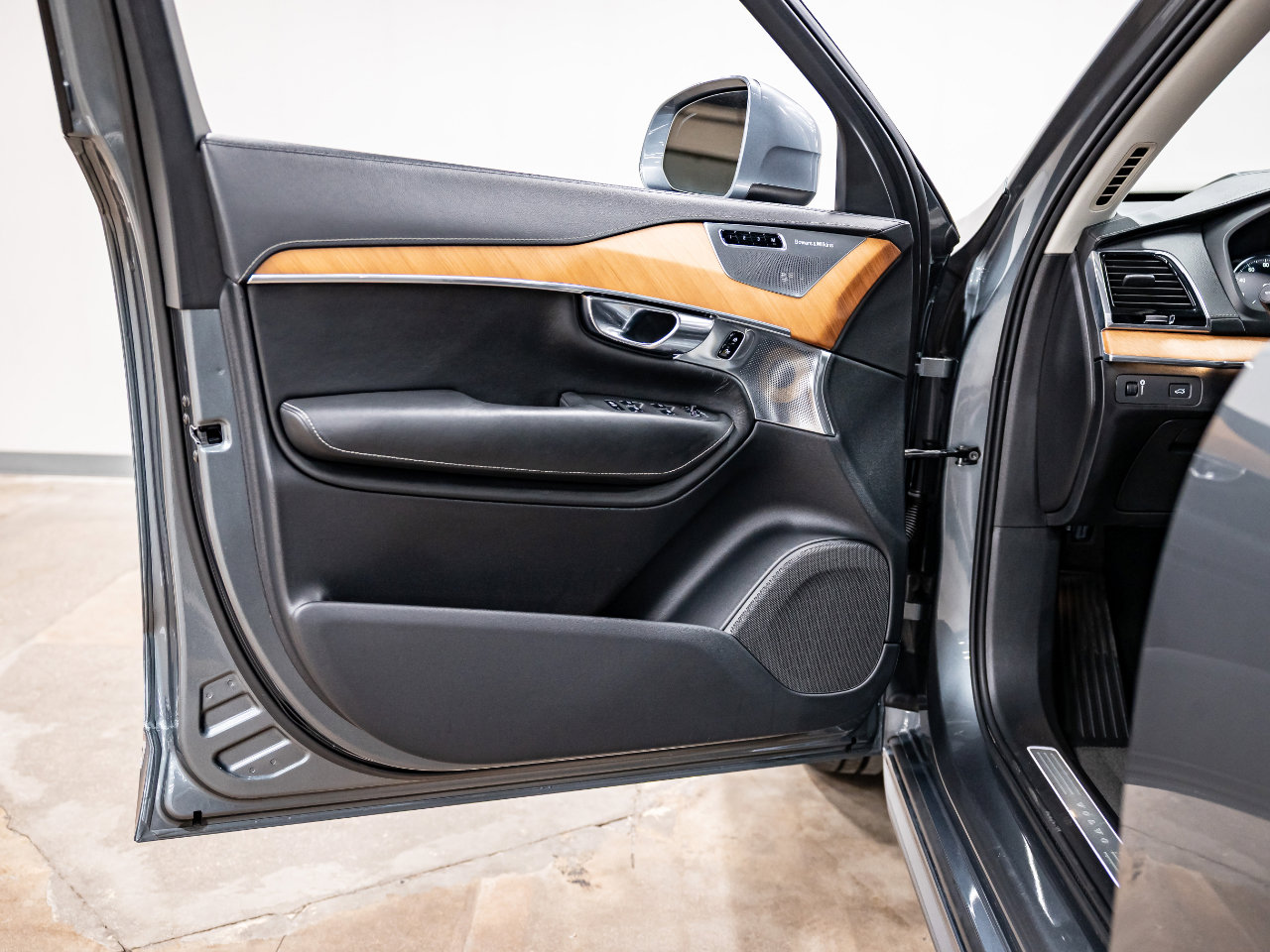 Used 2019 Volvo XC90 T6 Inscription w/ Advanced Package image 37