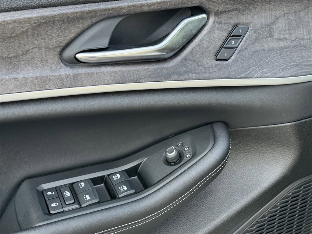 New 2024 Jeep Grand Cherokee Limited w/ Black Appearance Package image 18