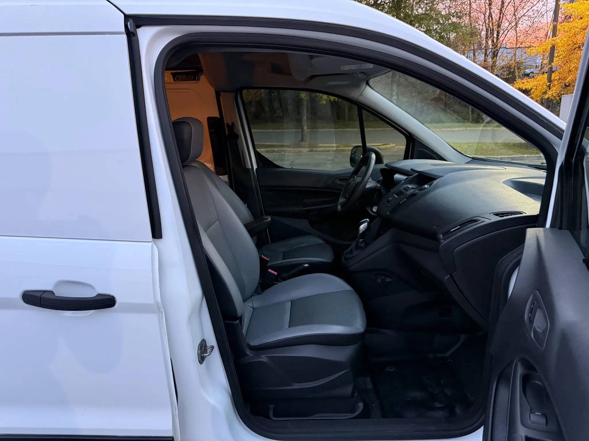 Used 2015 Ford Transit Connect XL image 21