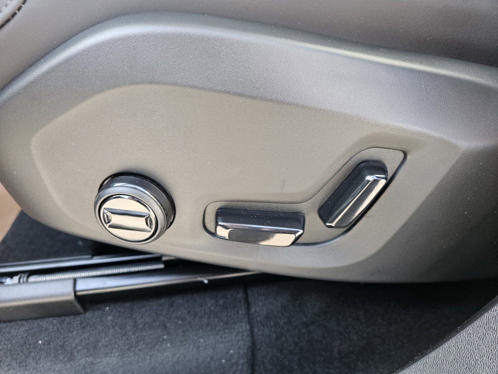 New 2026 Volvo XC90 B6 Plus w/ Protection Package Premier AWD/4WD image 9