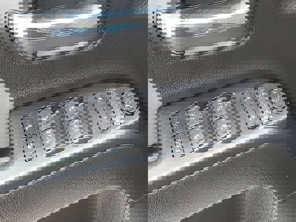 Used 2018 Chevrolet Silverado 1500 Custom w/ Custom Value Package image 20