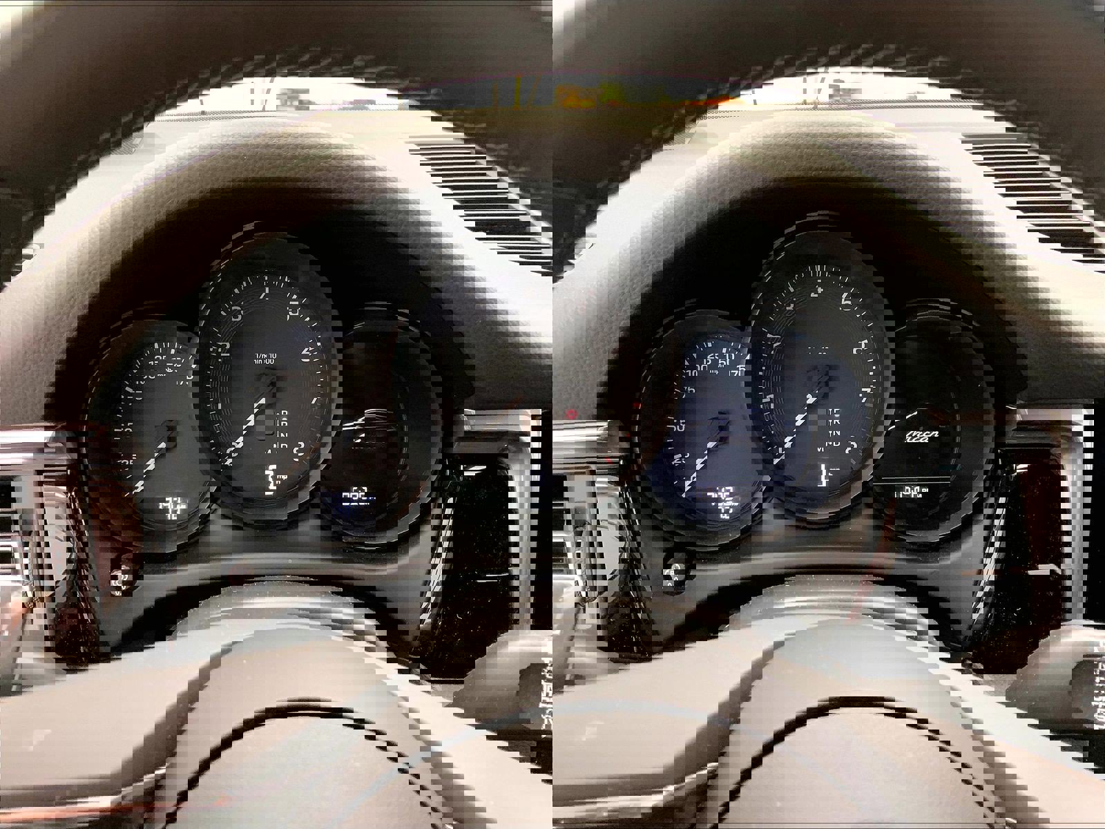 Certified 2025 Porsche Macan image 24