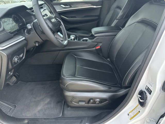 Certified 2025 Jeep Grand Cherokee Limited w/ Luxury Tech Group II image 10