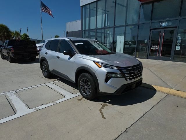 Used 2025 Nissan Rogue S FWD image 2