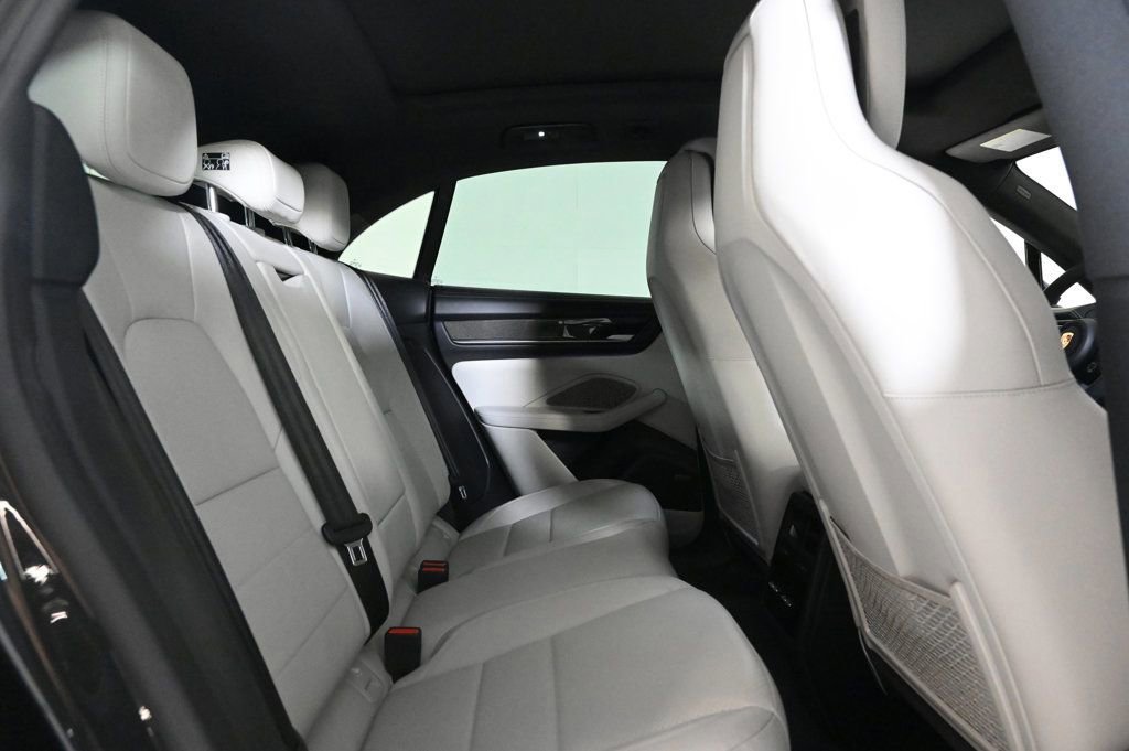 Certified 2025 Porsche Macan Electric RWD image 19