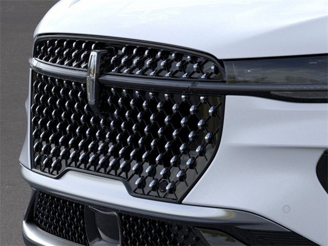 New 2024 Lincoln Nautilus Premier image 17