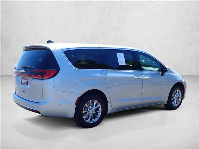 Used 2023 Chrysler Pacifica Touring-L AWD/4WD image 4