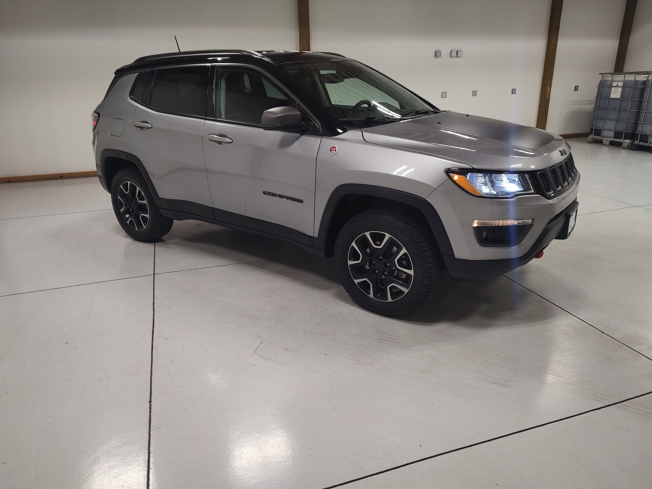 Used 2018 Jeep Compass Trailhawk w/ Cold Weather Group AWD/4WD image 2