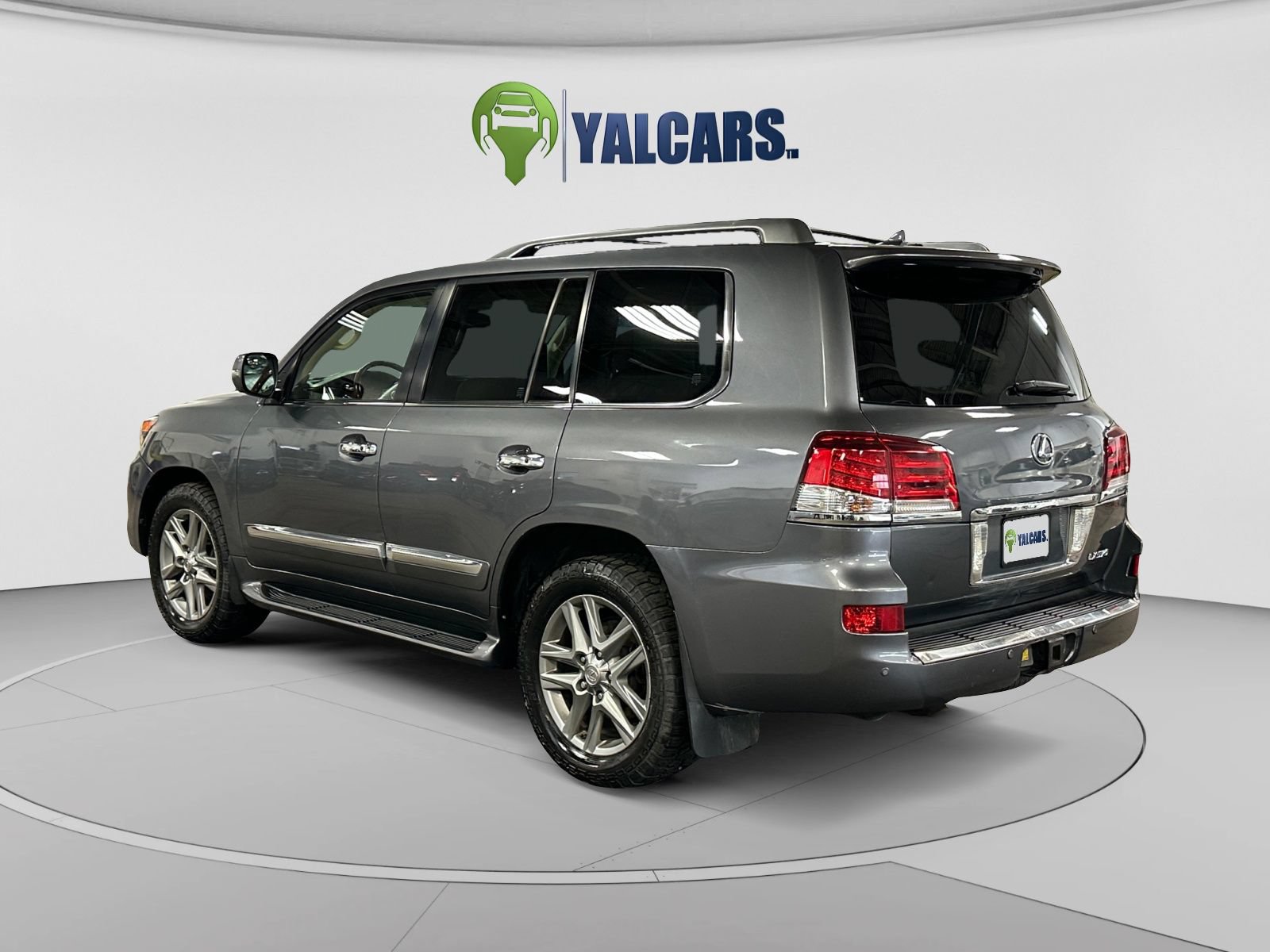 Used 2013 Lexus LX 570 4WD w/ Luxury Pkg image 3