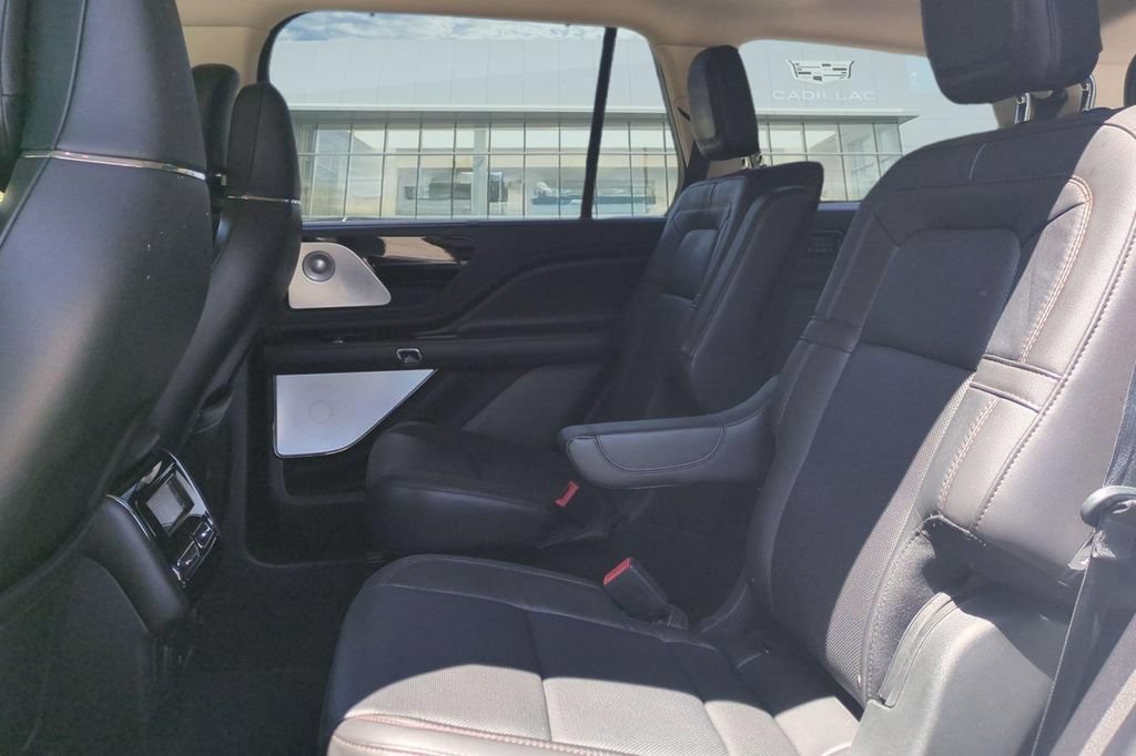 Used 2022 Lincoln Aviator Reserve w/ Equipment Group 201A AWD/4WD image 15