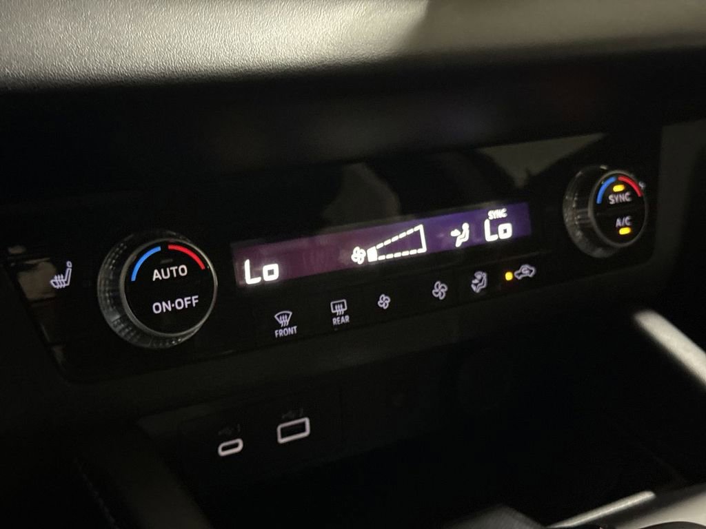 Used 2024 Mitsubishi Outlander SE FWD image 17