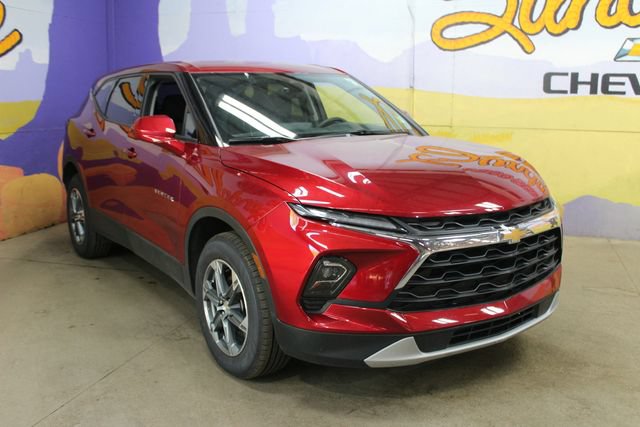 Used 2025 Chevrolet Blazer LT AWD/4WD image 2
