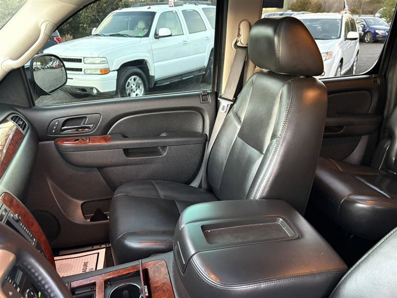 Used 2010 Chevrolet Suburban LTZ image 7