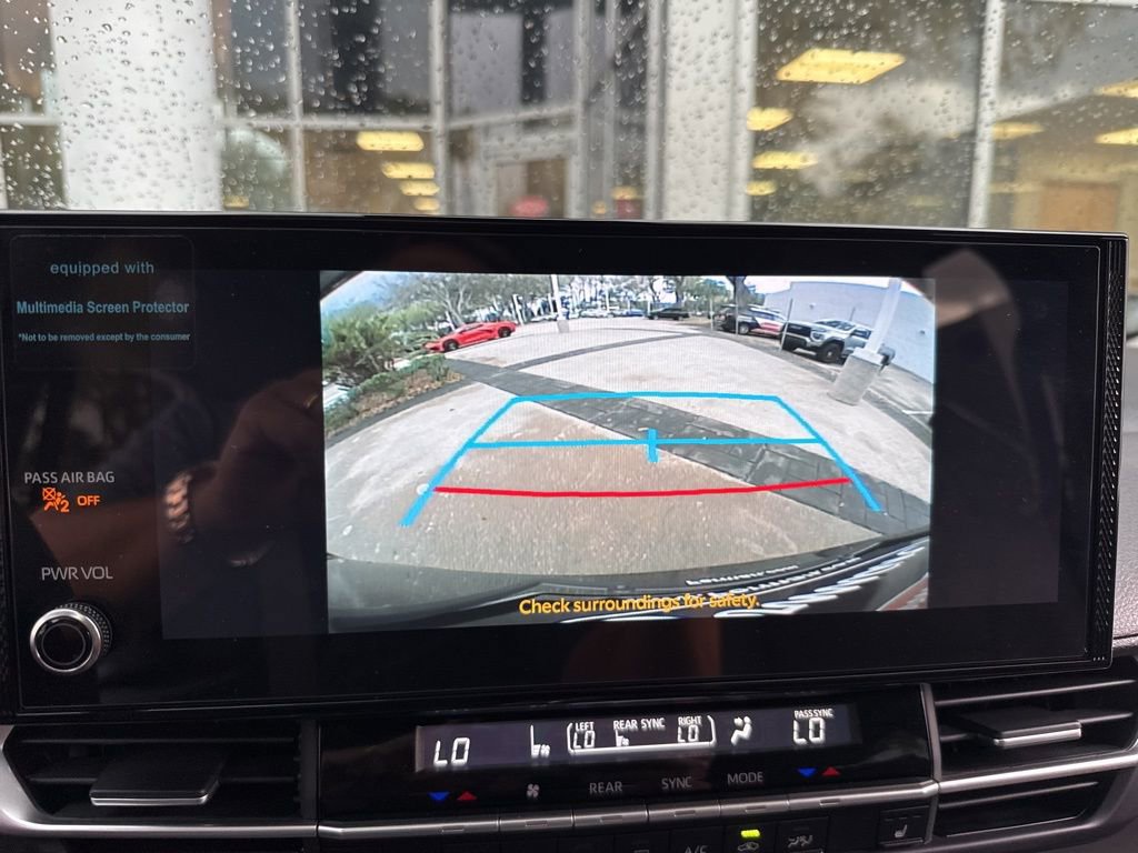 Used 2025 Toyota Sienna XLE image 42