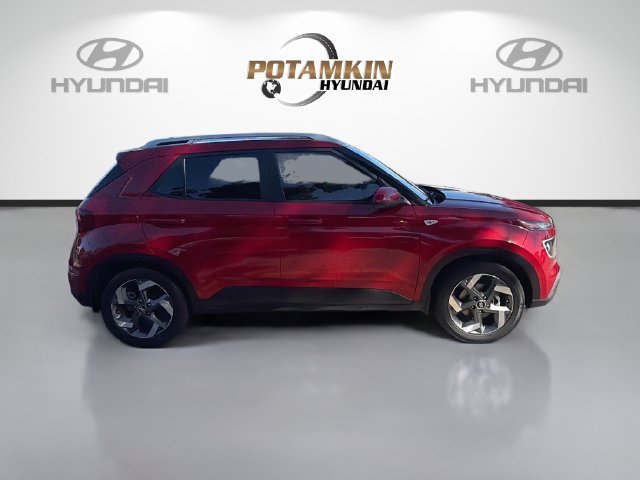 Used 2022 Hyundai Venue Limited FWD image 4