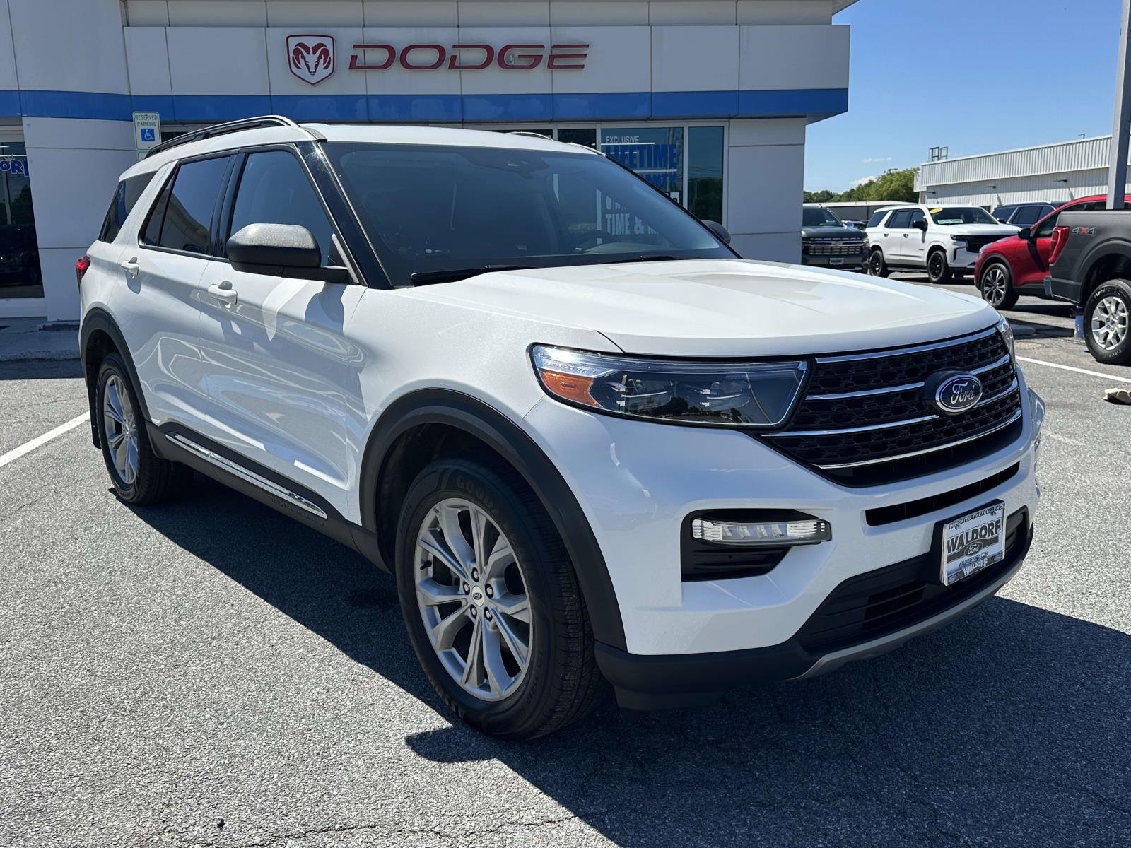 Certified 2022 Ford Explorer XLT w/ Equipment Group 202A AWD/4WD image 1