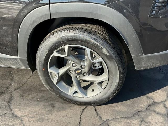 Used 2025 Chevrolet Trax LT w/ Driver Confidence Package image 4