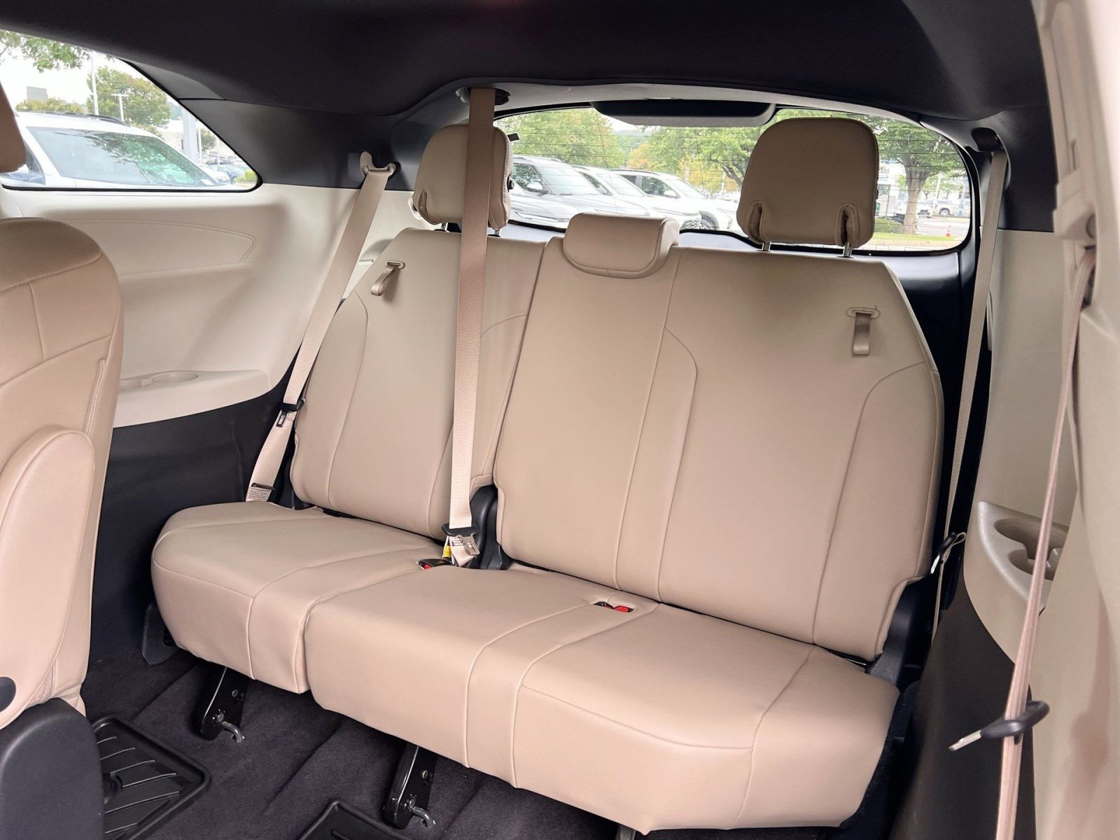 Used 2021 Toyota Sienna XLE image 25