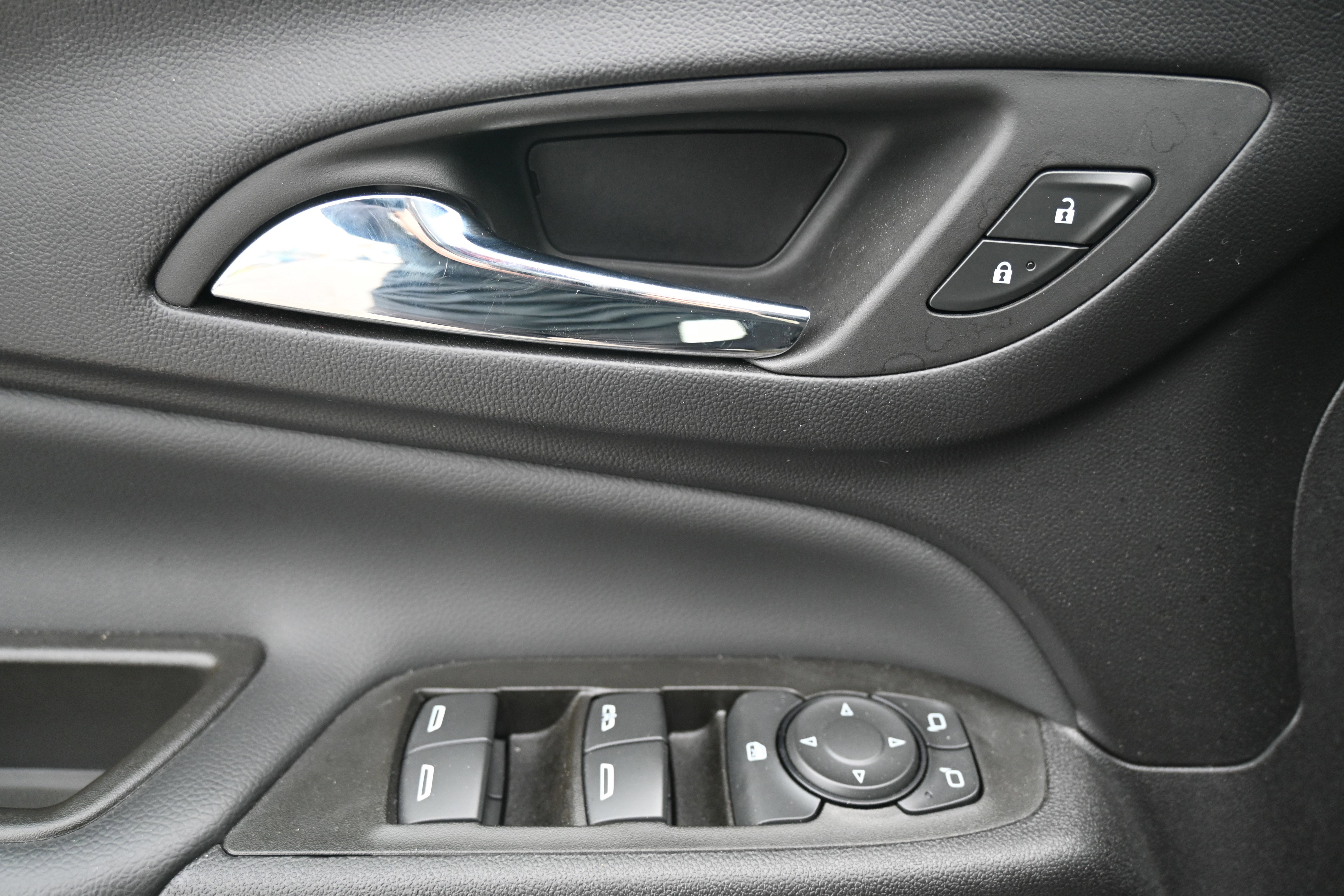 Used 2024 Chevrolet Equinox LT image 28