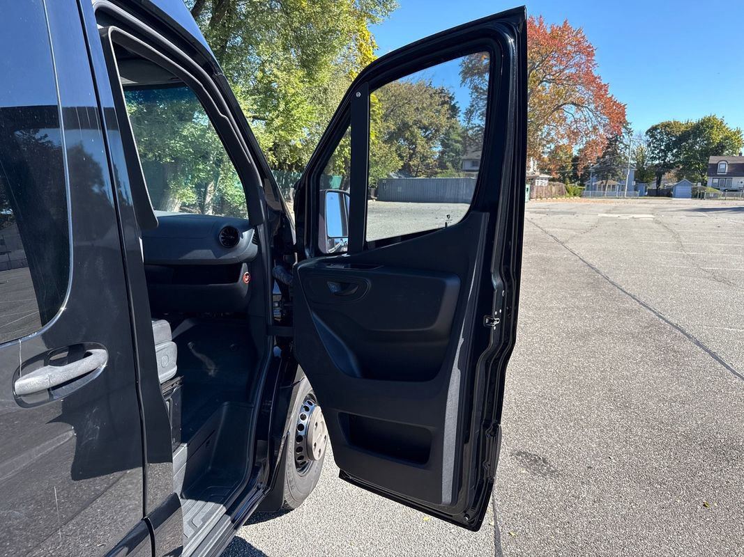 Used 2021 Mercedes-Benz Sprinter 3500 image 18