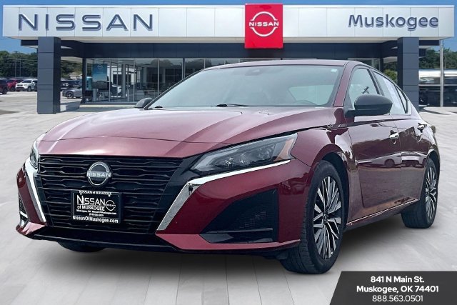 Used 2025 Nissan Altima 2.5 SV FWD image 3
