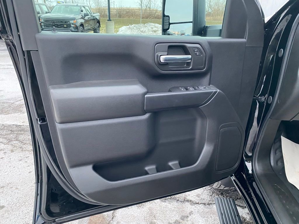 New 2025 Chevrolet Silverado 3500 W/T image 9