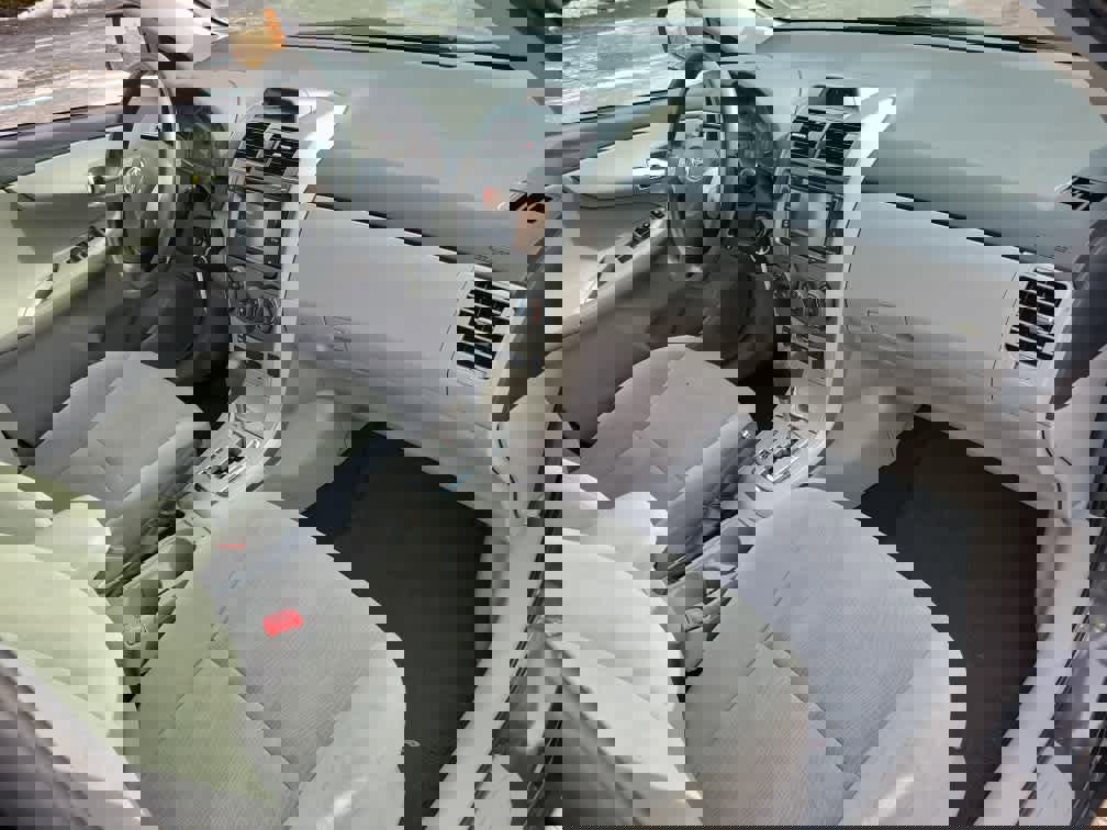 Used 2013 Toyota Corolla LE image 19