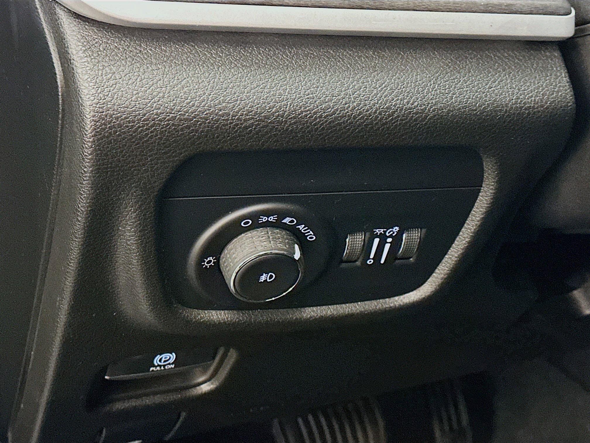 Used 2023 Jeep Grand Cherokee L Limited w/ Black Appearance Package image 17